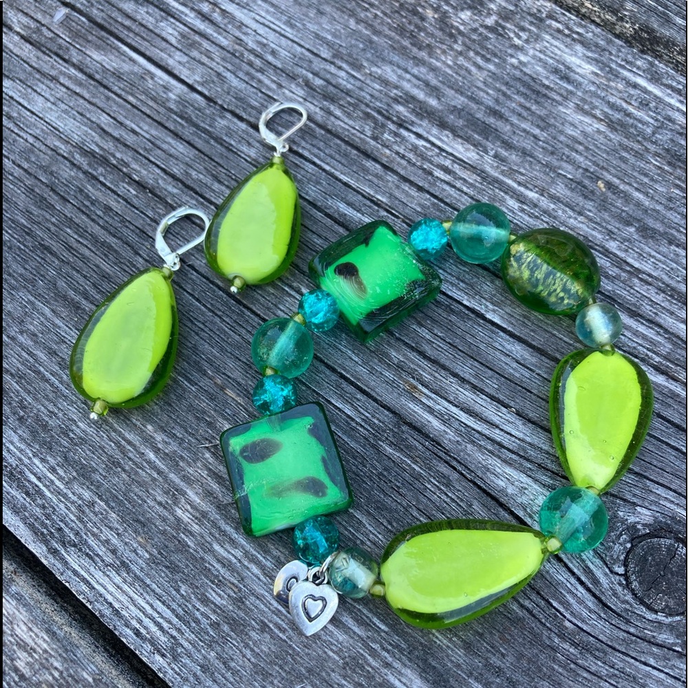 NWT Lampwork Glass Stretch & Crackle Glass Beads on Elastic Bracelet & Earrin…